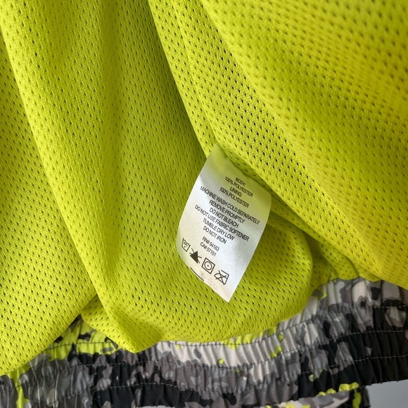 Calvin Klein XS full zip performance jacket yellow/grey mesh lining - Picture 3 of 10